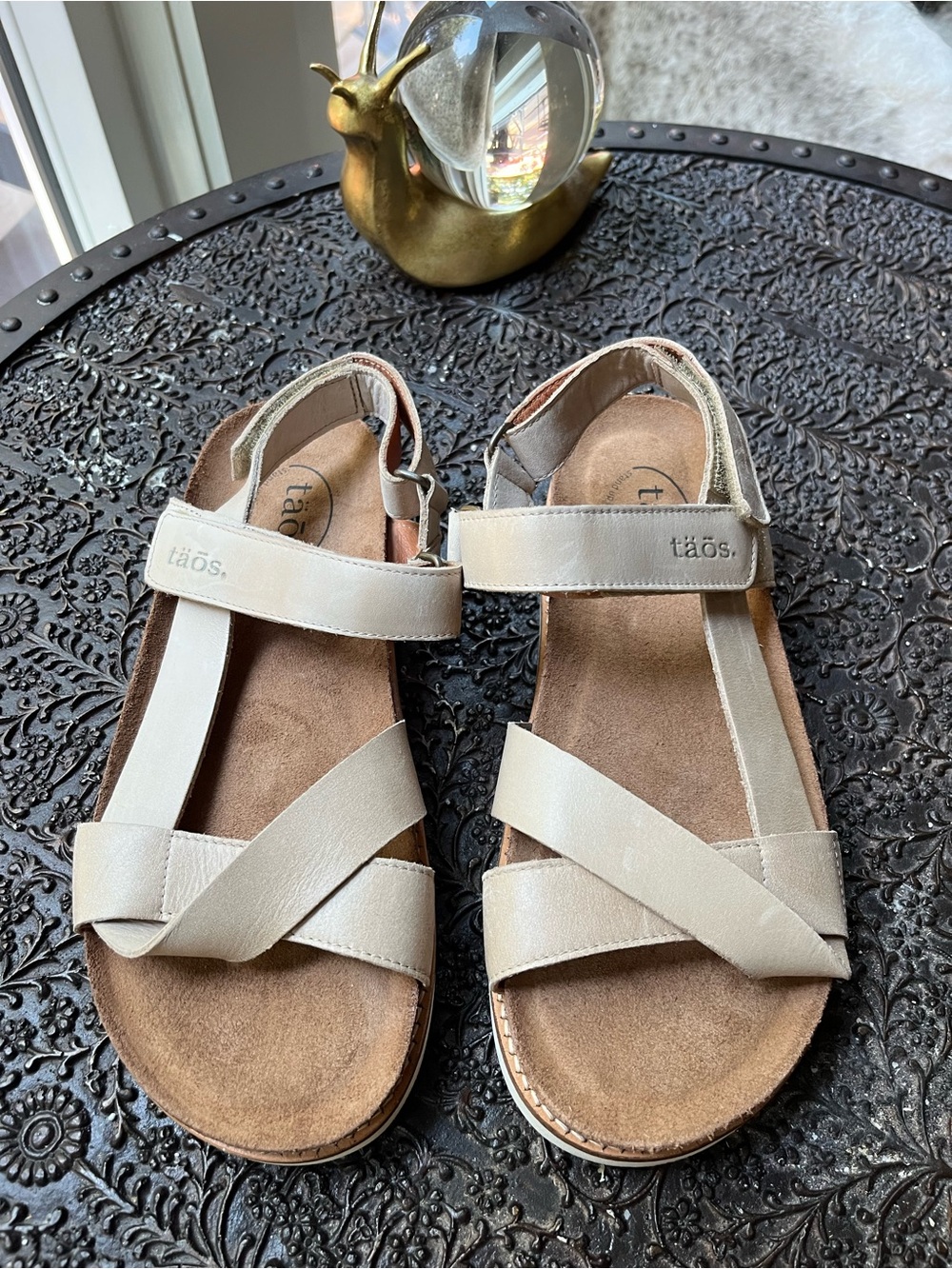 NEW TAOS SIDEWAYS SANDALS IN STONE 38 EU 7-7.5 US - Picture 6 of 8